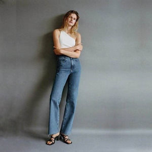 ZARA High Waist Straight Leg Jeans 6 Relaxed Fit Frayed Raw Hem #7545